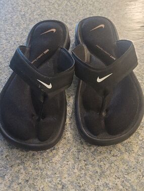 Nike Size 9 Black Flip-Flop Sandals with White Swoosh